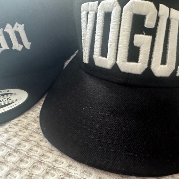 Compton and Vogue caps with adjustable backs - Picture 3 of 8